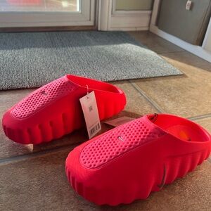 Nike Mind 001 Solar Red Slides Men’s 6 / Womens 8
